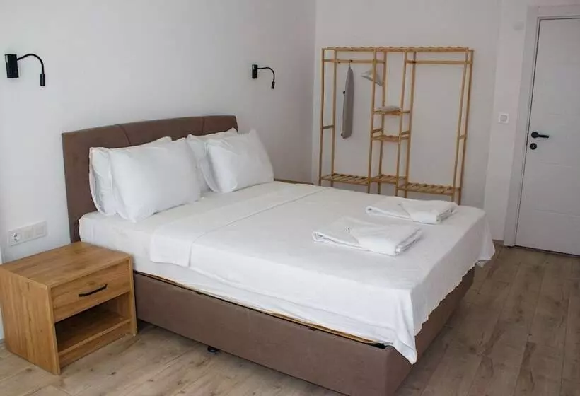 هتل Aloha Suites Mediterranean
