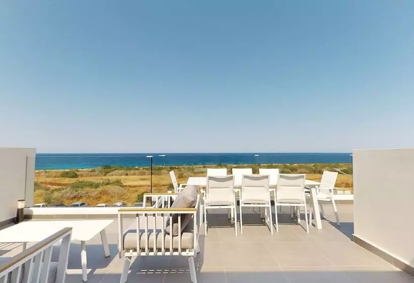 هتل Periyiali Konnos Villas Beach Resort