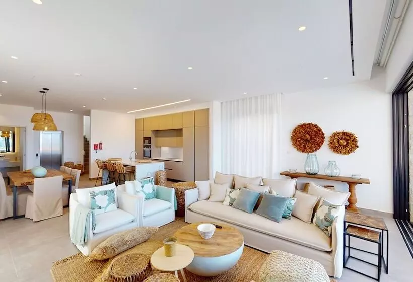 هتل Periyiali Konnos Villas Beach Resort