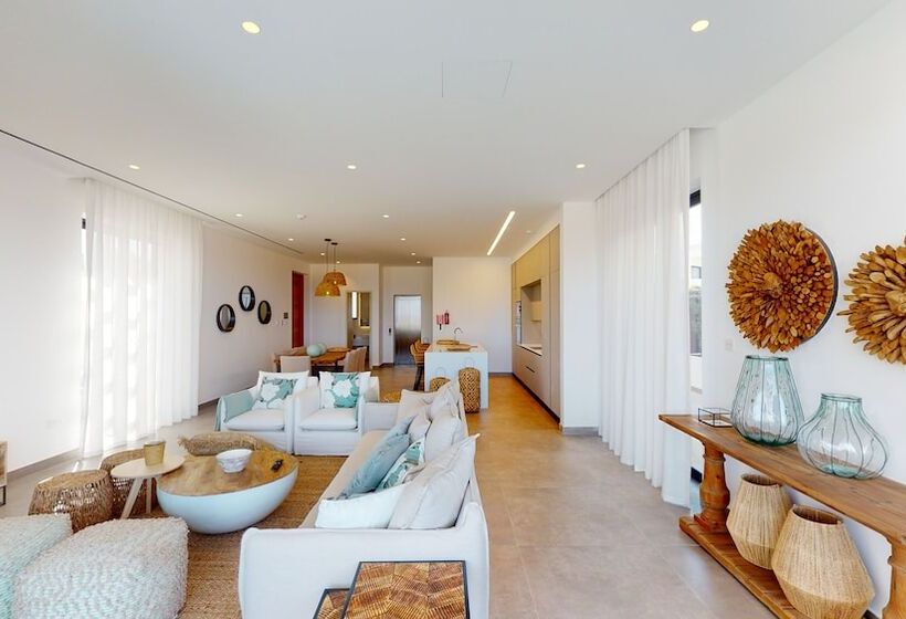 ホテル Periyiali Konnos Villas Beach Resort