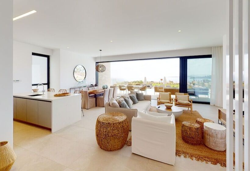 ホテル Periyiali Konnos Villas Beach Resort