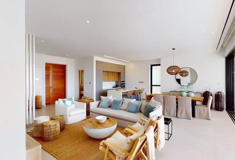 هتل Periyiali Konnos Villas Beach Resort