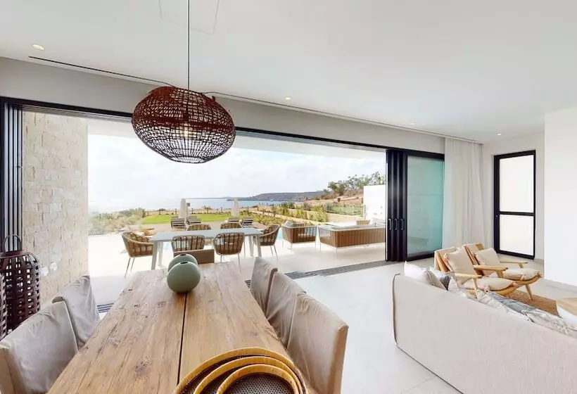 هتل Periyiali Konnos Villas Beach Resort