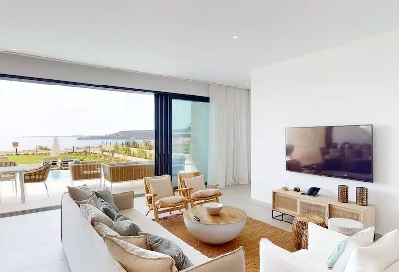 هتل Periyiali Konnos Villas Beach Resort