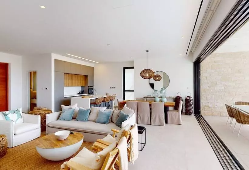 هتل Periyiali Konnos Villas Beach Resort