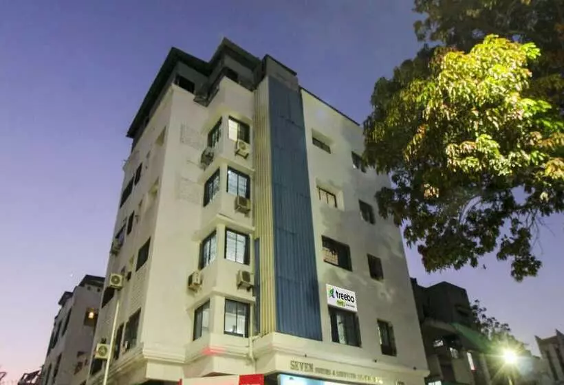 ホテル Treebo Seven Suites