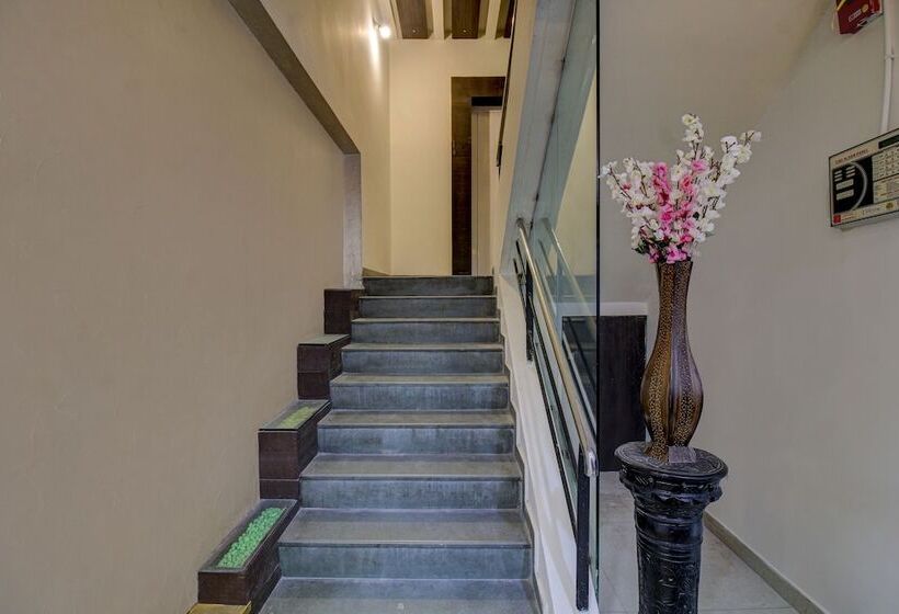 בית מלון כפרי Treebo Seven Suites