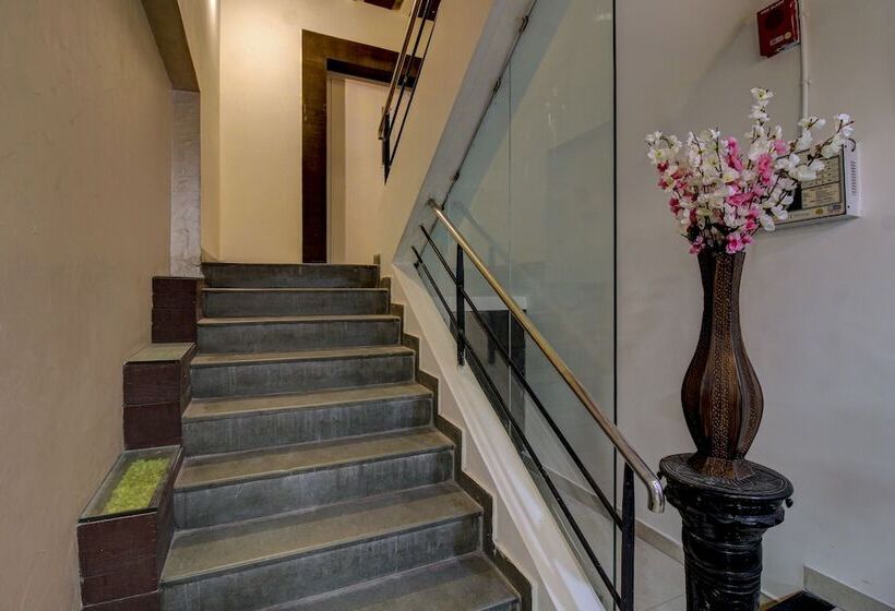 בית מלון כפרי Treebo Seven Suites