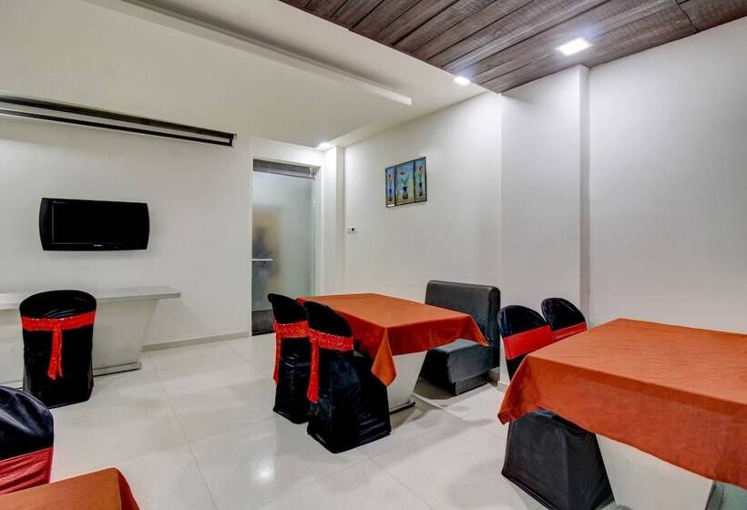 בית מלון כפרי Treebo Seven Suites