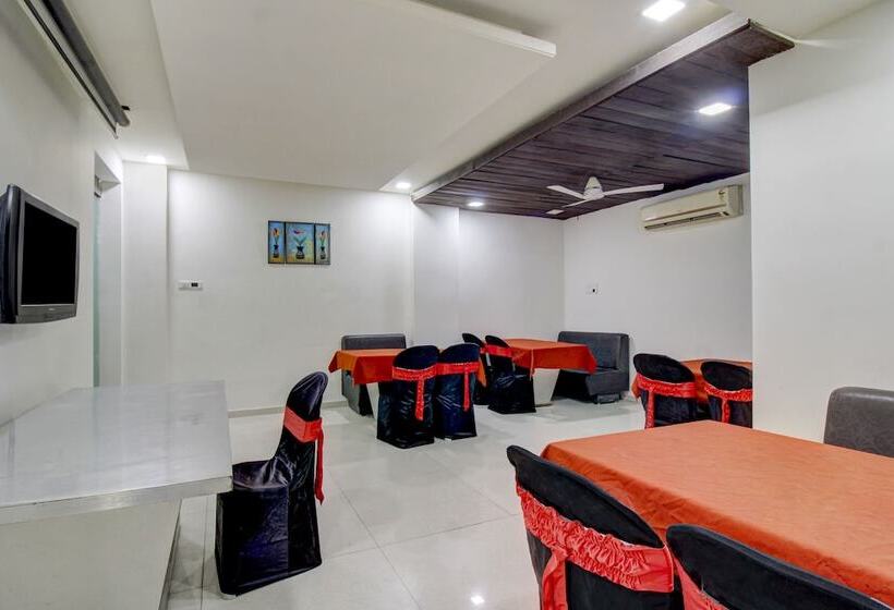 בית מלון כפרי Treebo Seven Suites