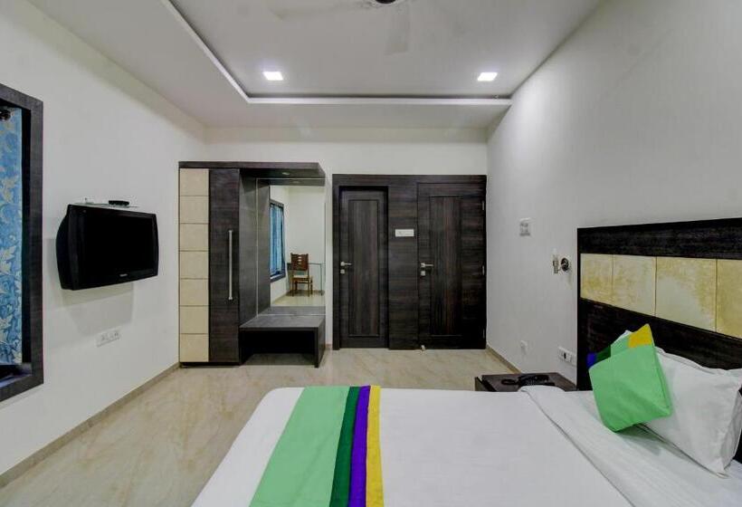 בית מלון כפרי Treebo Seven Suites