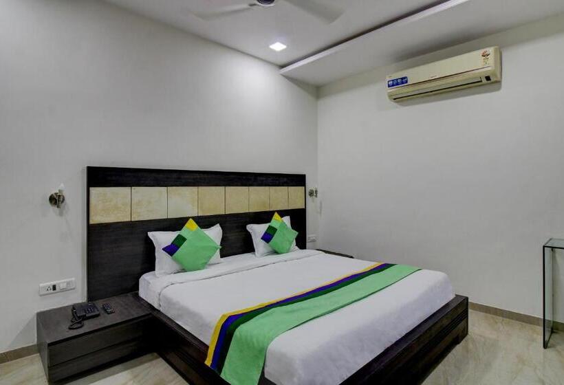 בית מלון כפרי Treebo Seven Suites