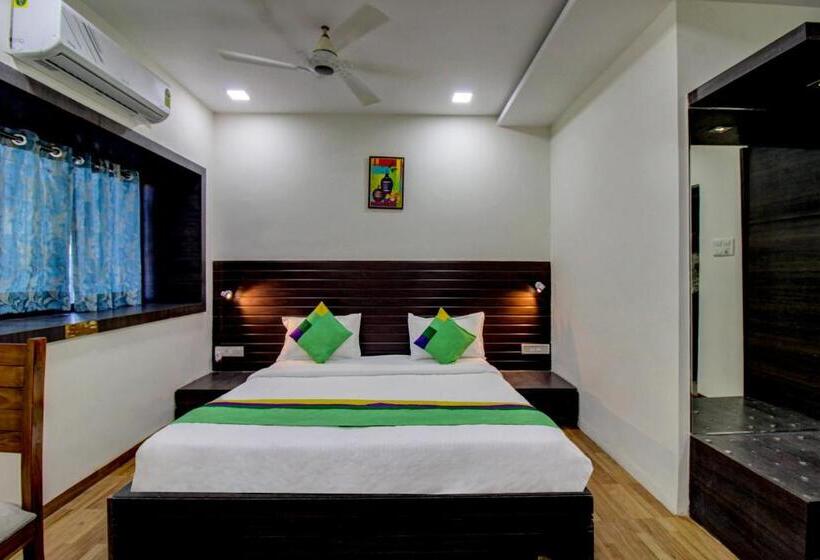 בית מלון כפרי Treebo Seven Suites