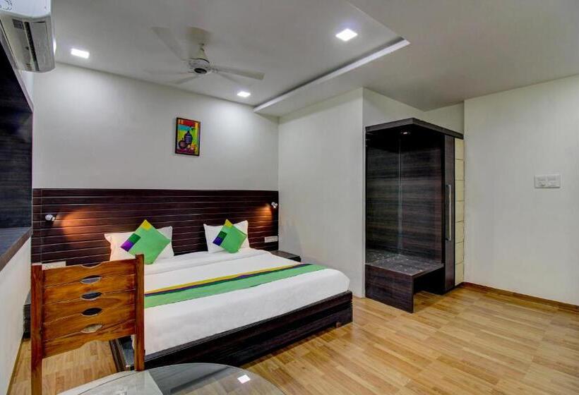 בית מלון כפרי Treebo Seven Suites