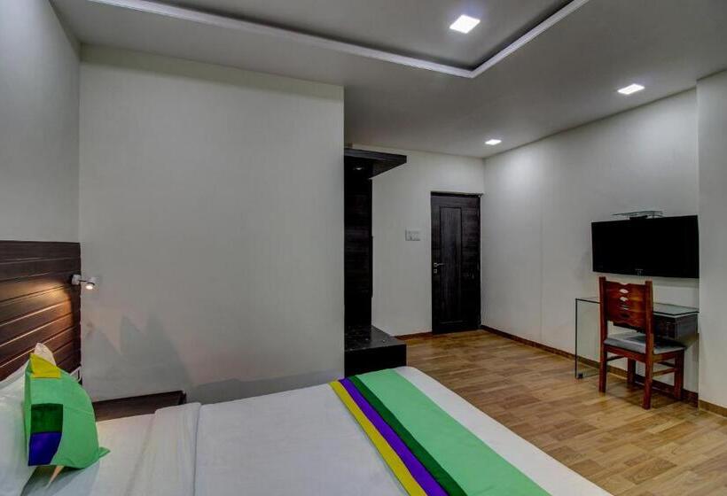 בית מלון כפרי Treebo Seven Suites