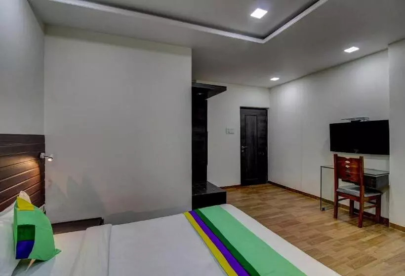 ホテル Treebo Seven Suites