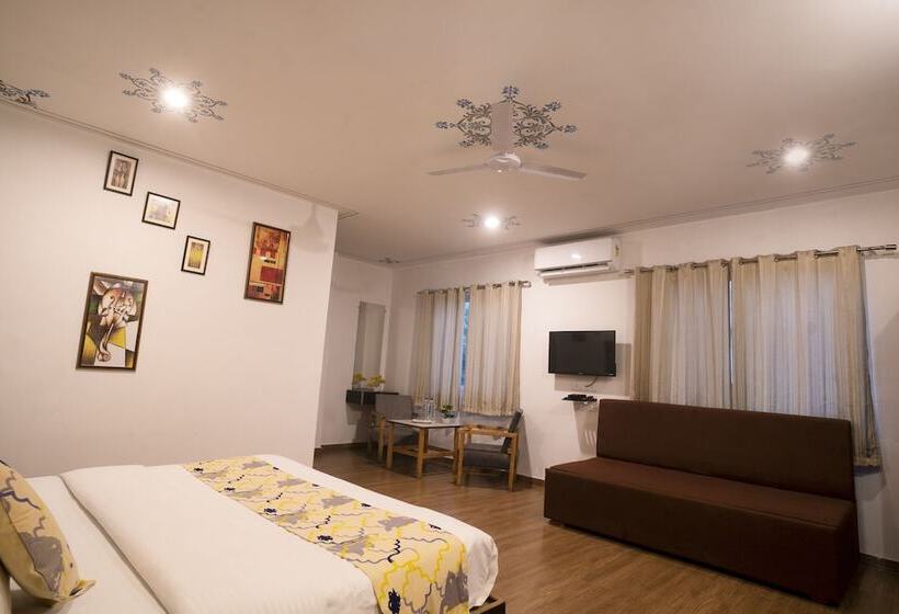 Tripli Hotels Arunoday Palace