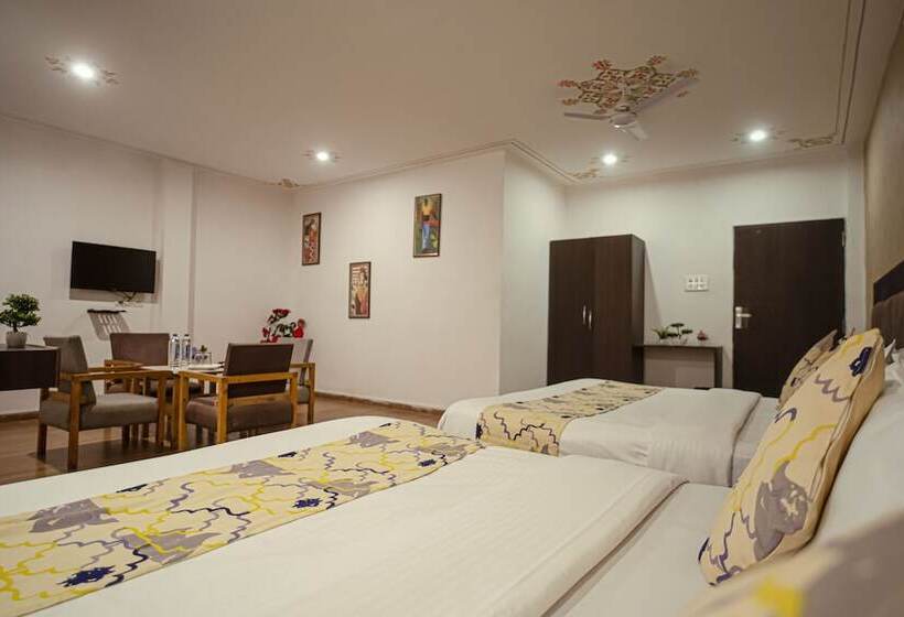 Tripli Hotels Arunoday Palace