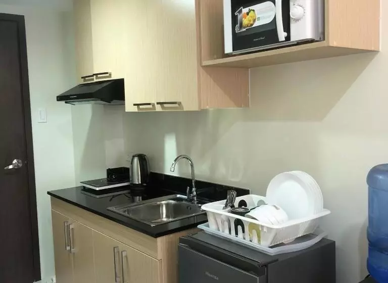 Cozy Room At Brenthill Condominium