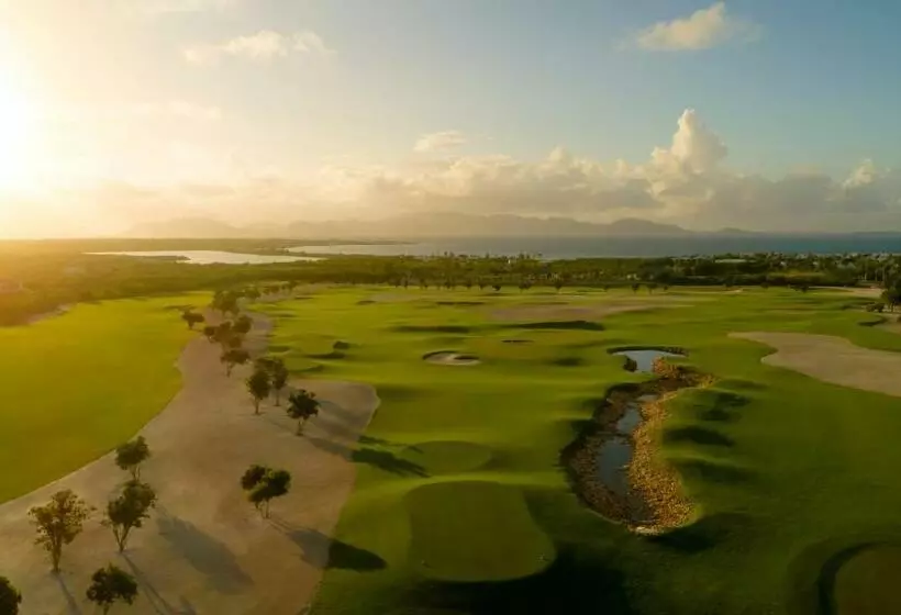 هتل Aurora Anguilla Resort & Golf Club