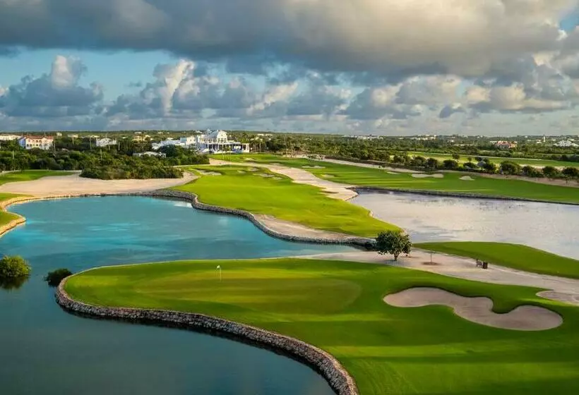 هتل Aurora Anguilla Resort & Golf Club
