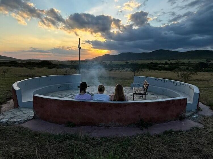 هتل Endeem Mara Resort