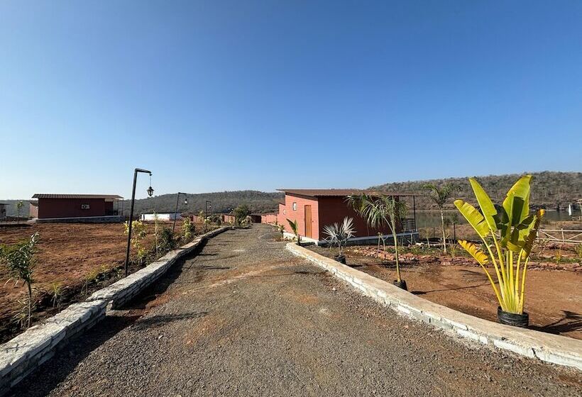 Отель Gandhisagar Forest Retreat