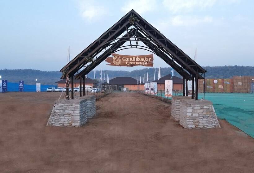 Отель Gandhisagar Forest Retreat