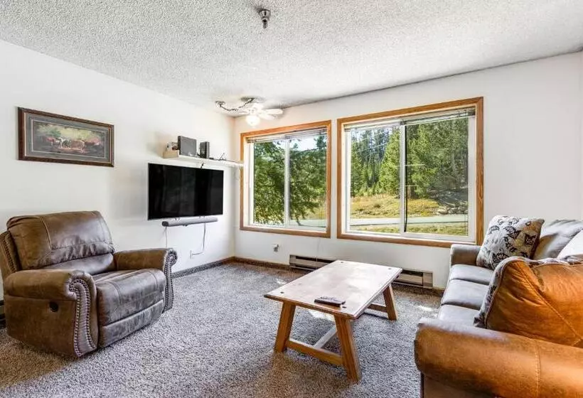 ホテル Snowblaze Condominiums E103