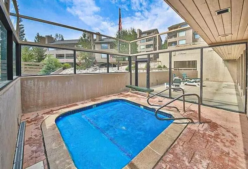 ホテル Snowblaze Condominiums E103