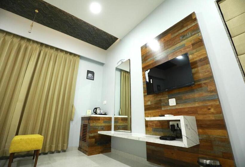 فندق The Grand Ladhukara