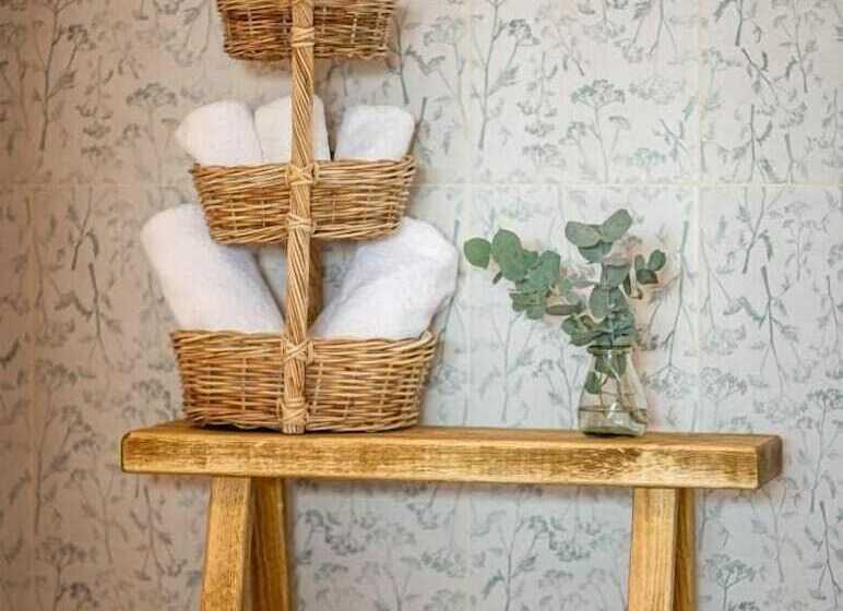 Отель The White Lion