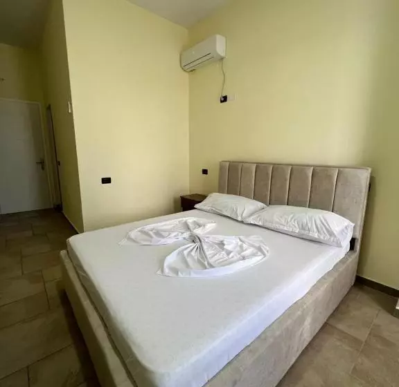 ベッドアンドブレックファースト Antik