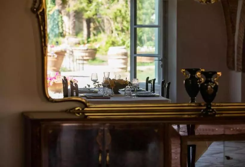 ホテル Agriturismo Villa La Fontina