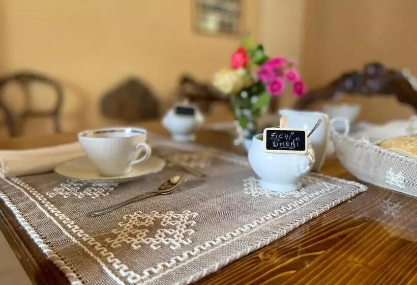 ホテル Agriturismo Villa La Fontina