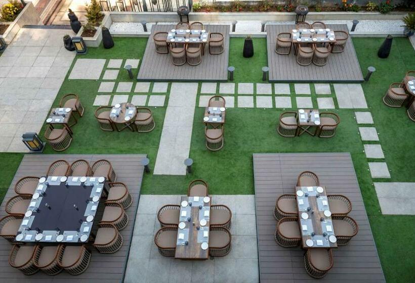 ホテル Radisson Kufri