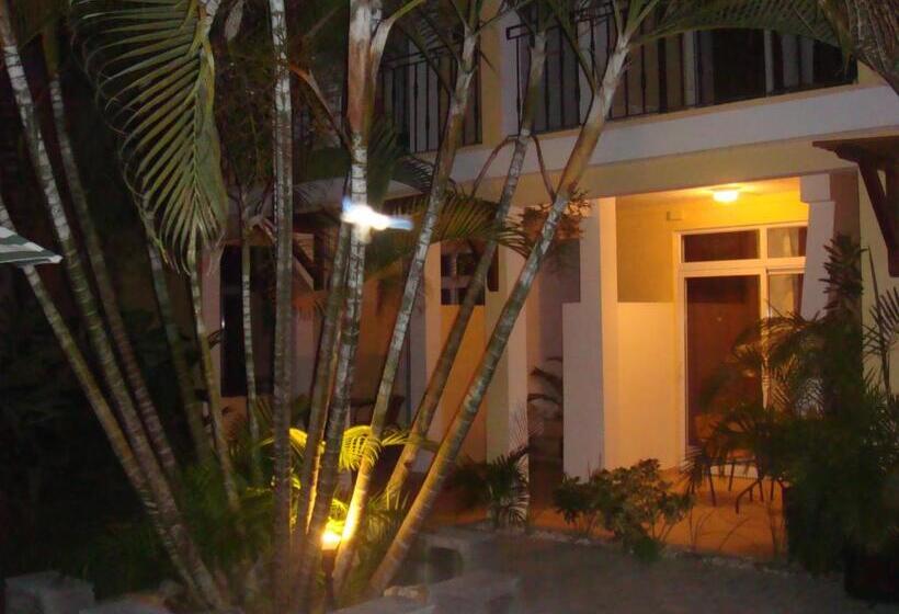 پانسیون La Perla Holiday Apartments