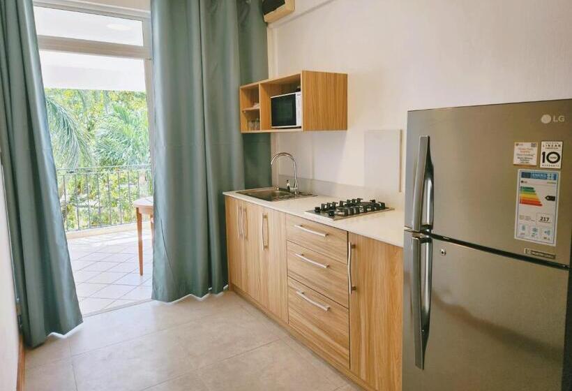 پانسیون La Perla Holiday Apartments