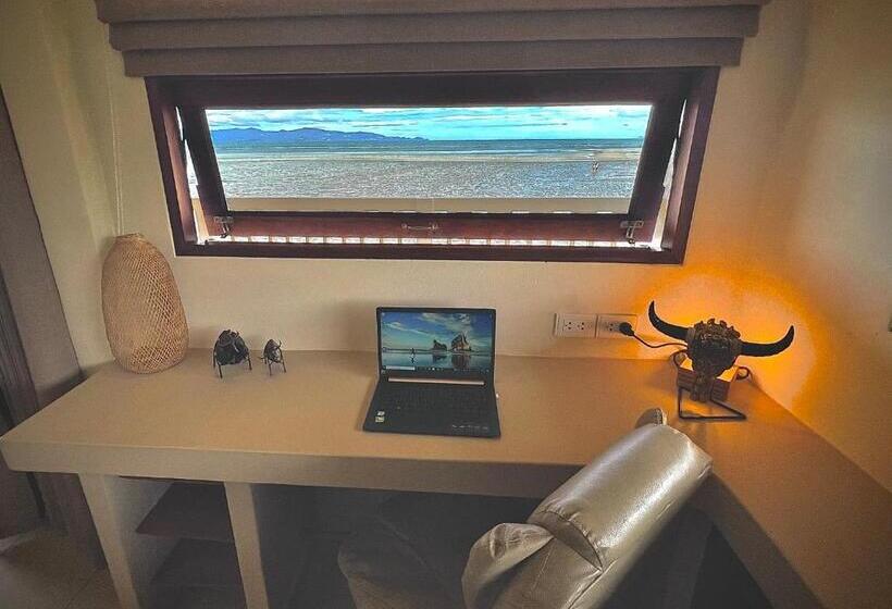 پانسیون Three Rare & Private Front Beach Villas