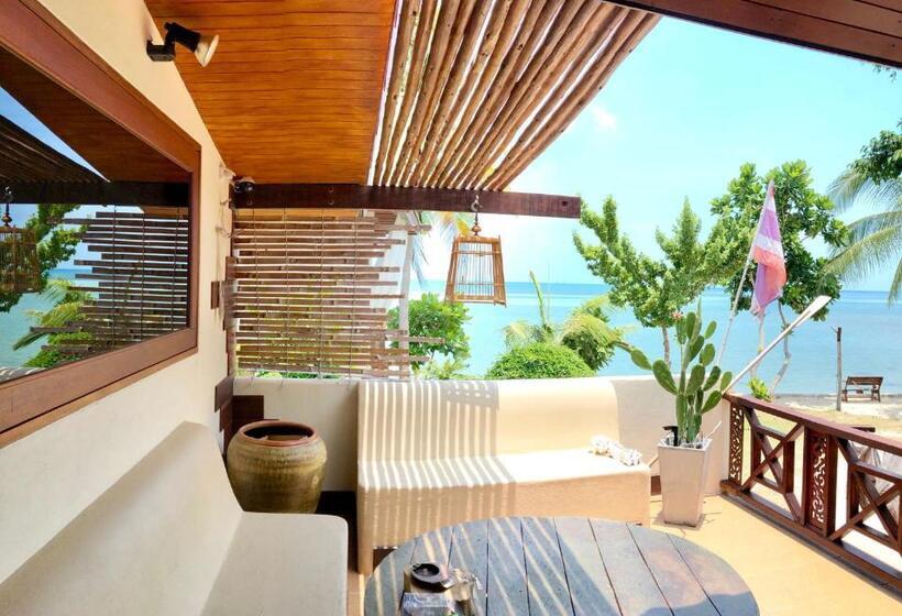 پانسیون Three Rare & Private Front Beach Villas