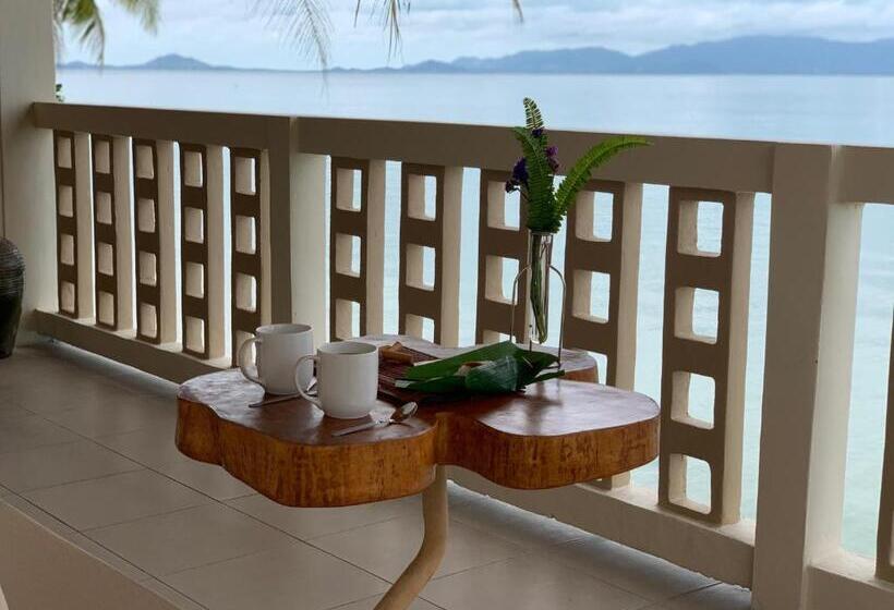 پانسیون Three Rare & Private Front Beach Villas