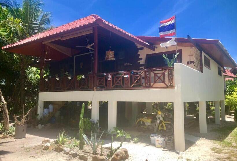 پانسیون Three Rare & Private Front Beach Villas