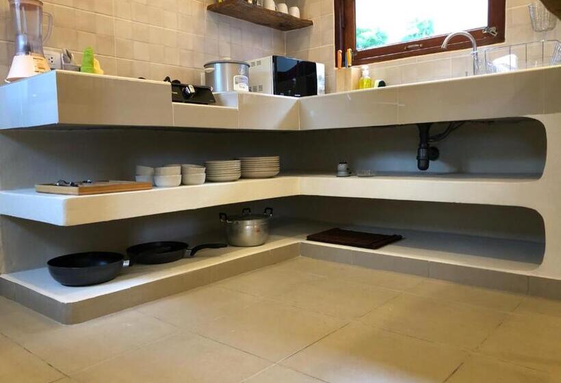 پانسیون Three Rare & Private Front Beach Villas