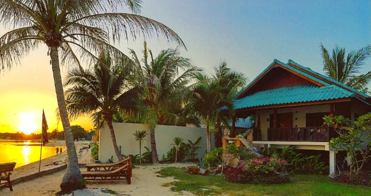 پانسیون Three Rare & Private Front Beach Villas