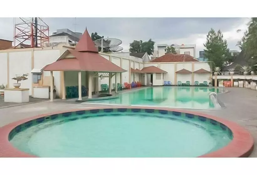 Urbanview Hotel Crown Tasikmalaya By Reddoorz