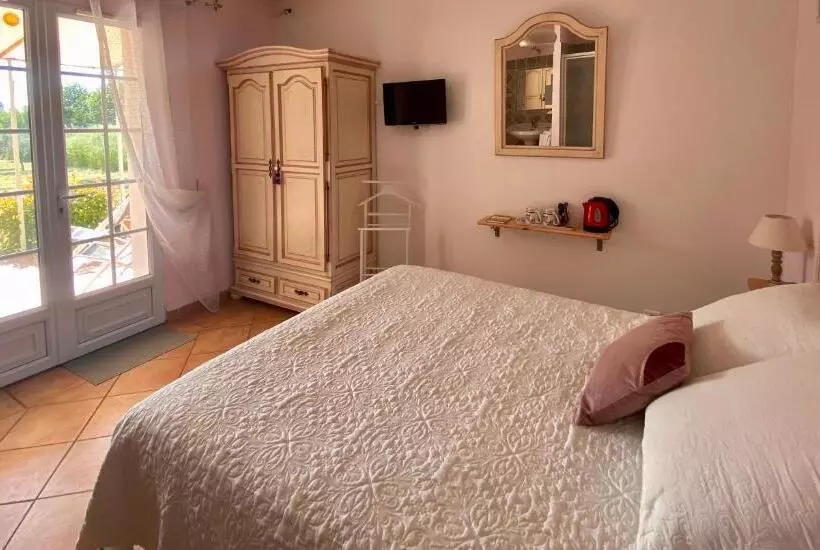 ベッドアンドブレックファースト Domaine Au Coeur Des Alpilles