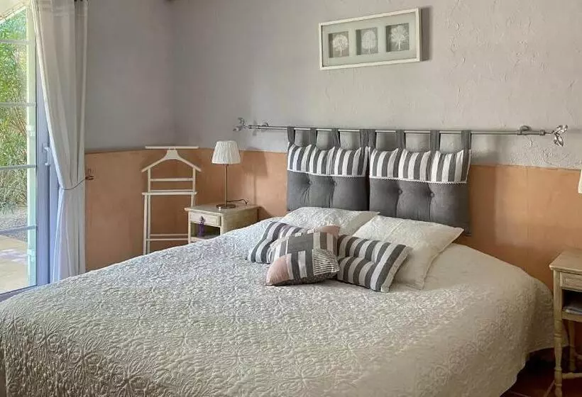 ベッドアンドブレックファースト Domaine Au Coeur Des Alpilles