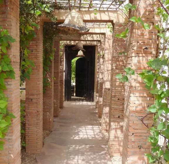 Aamiaismajoitus (B&B) Manzil La Tortue