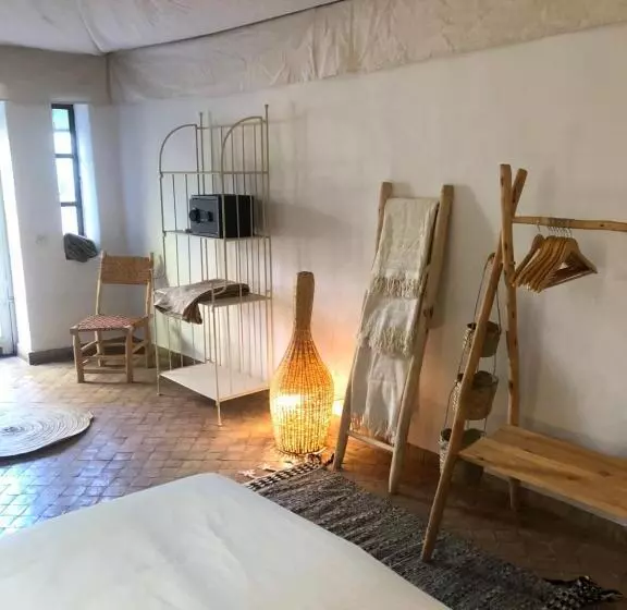 Aamiaismajoitus (B&B) Manzil La Tortue