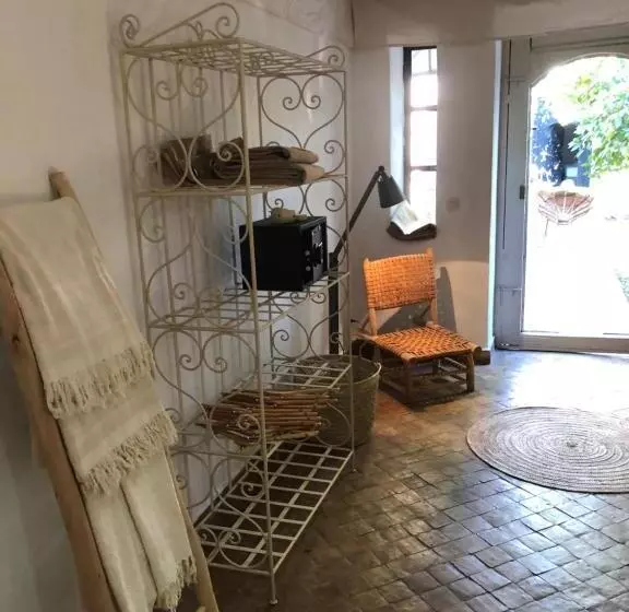 Aamiaismajoitus (B&B) Manzil La Tortue